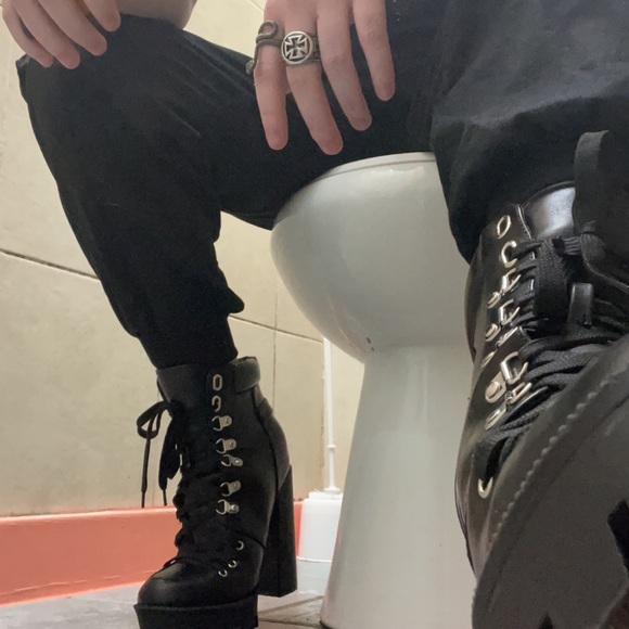 Meet your Posher, Kaitlin - Picture 1 of 1